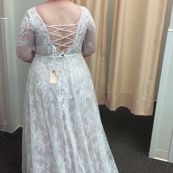 Wedding Dress - Picture 2 of 8